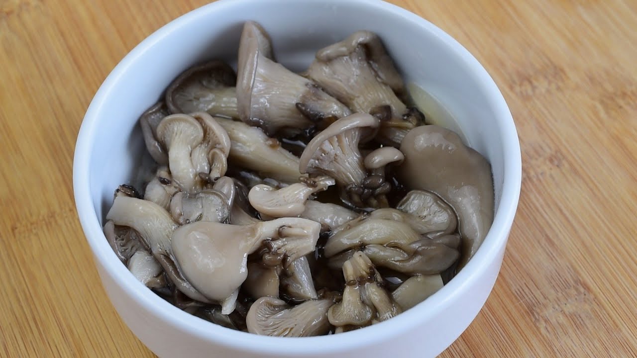 Pickling Oyster Mushrooms. How to pickle mushrooms. Quick marinade.