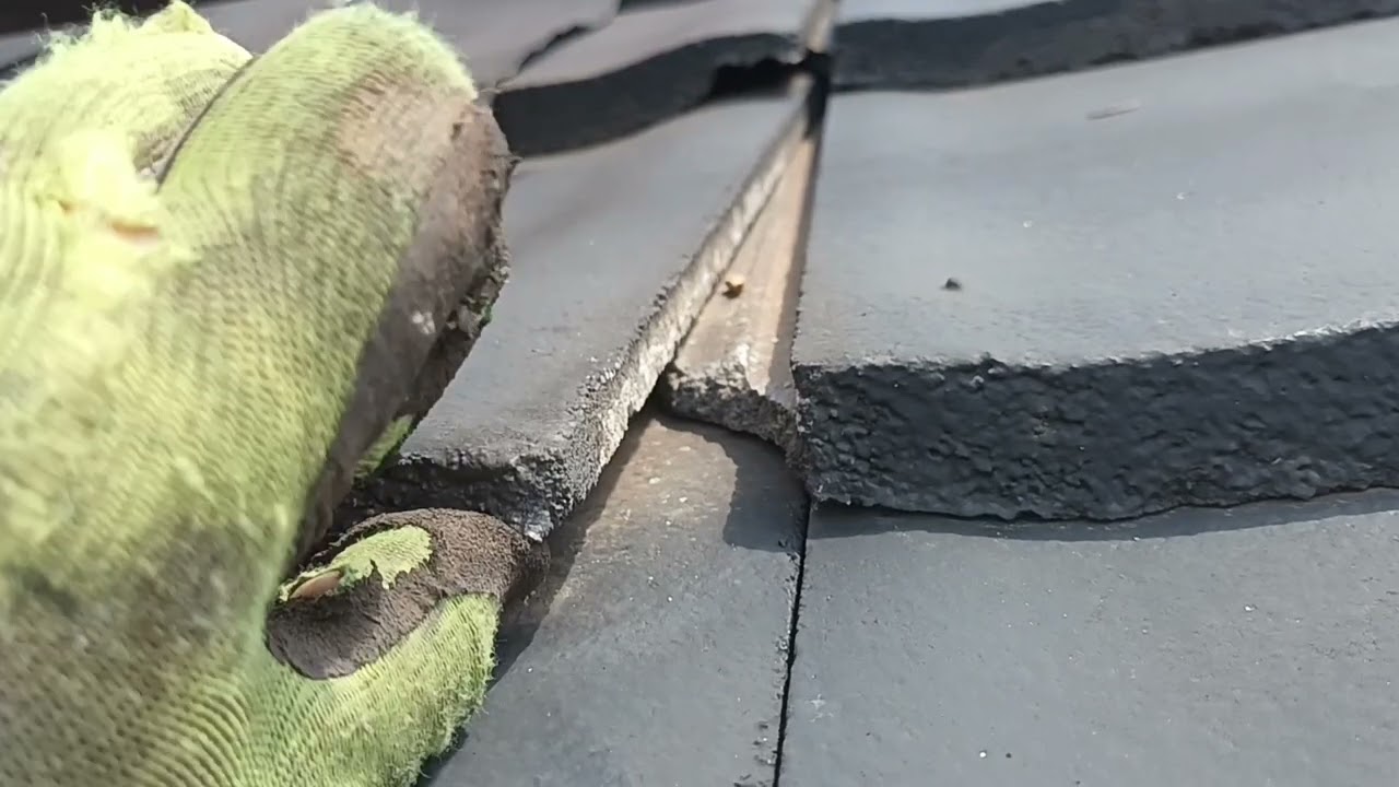 How to replace leaking roof tiles