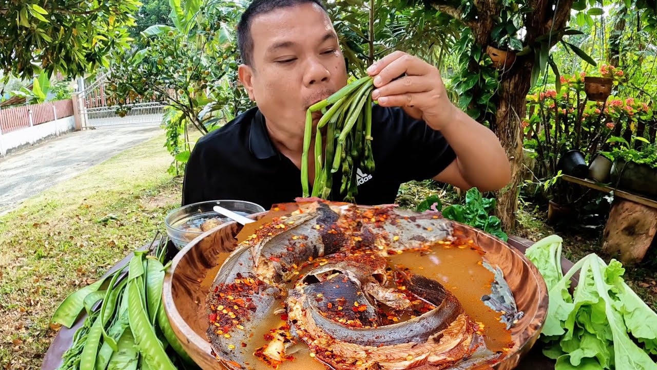 ปลาดุกต้มน้ำปลาร้านัวๆแก้มผักสดๆแซ่บหลายครับพี่น้อง #food #eat #eating #เปิดการมองเห็น 