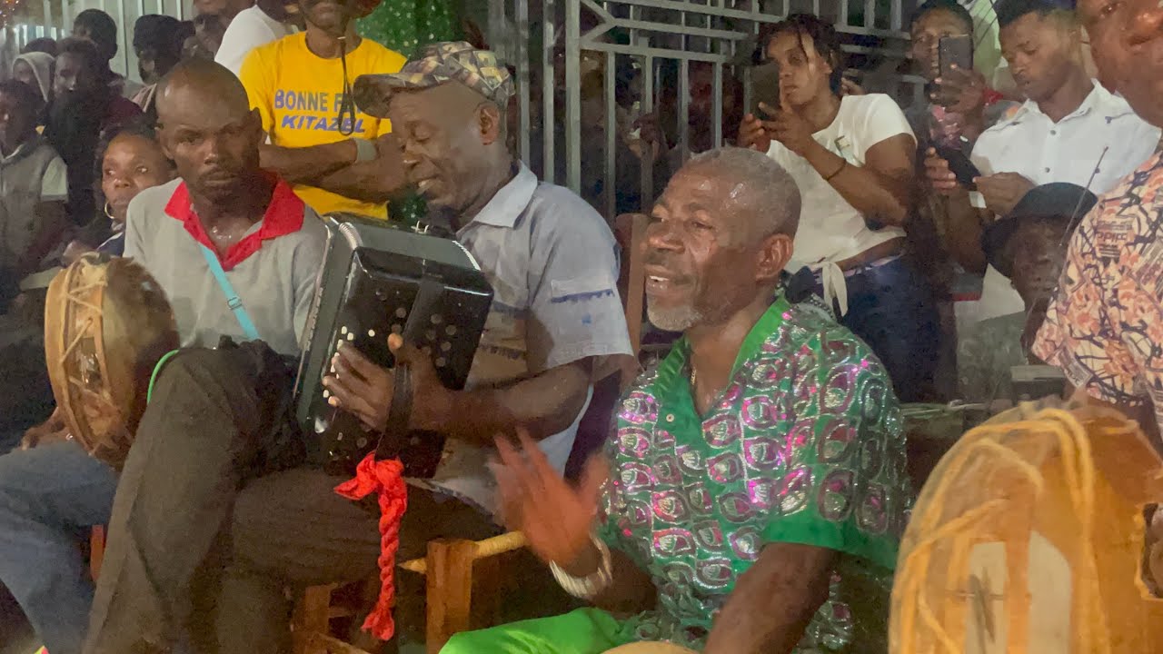 Bainet |Anbilans ak Enper&egrave; Antoine f&egrave; lwa Tonbe kou lapli nan okazyon dans kay enper&egrave; TISIYO nan .