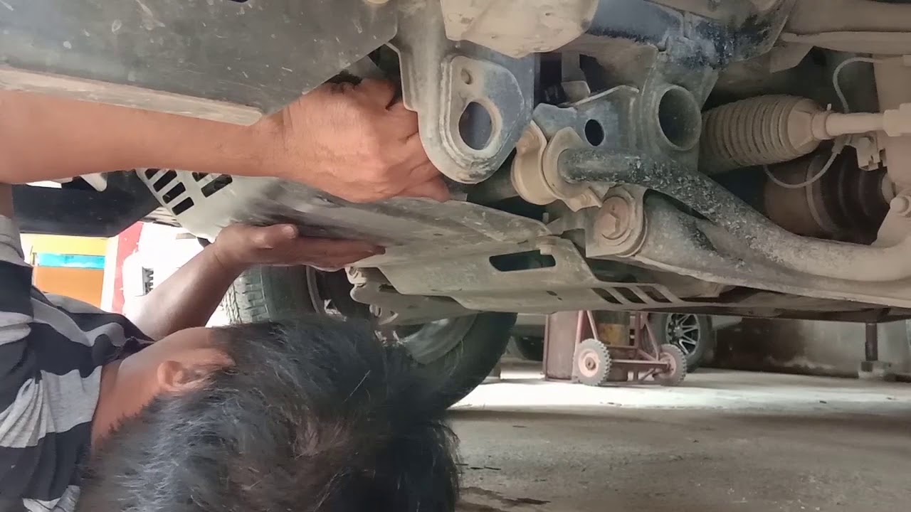 MITSUBISHI STRADA MIVEC 4N15 ENGINE, CHANGE ENGINE OIL AND REPLACE OIL FILTER