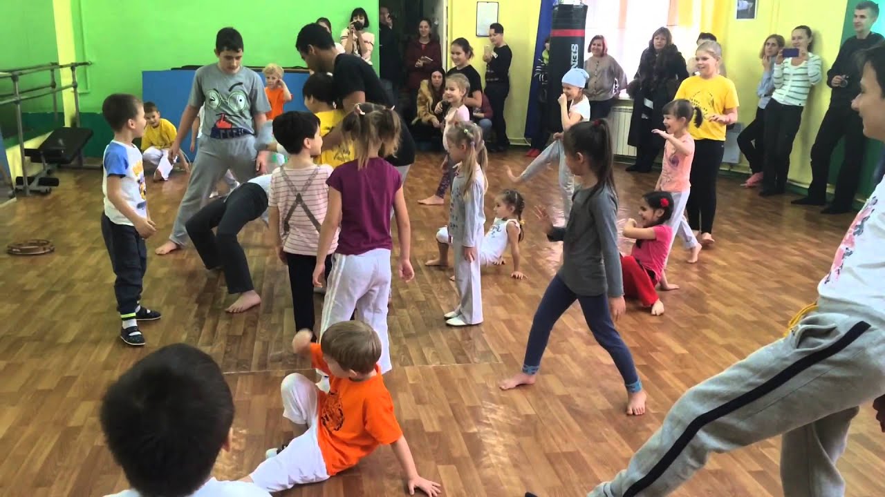 Капоэйра дети и бразильский тренер Жука. Киев. 05.12.15
