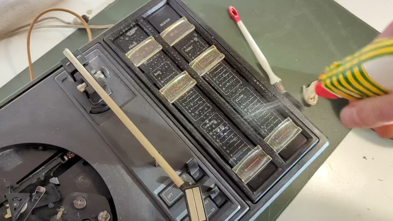 Cleaning a Philips/Erres 5461 record player