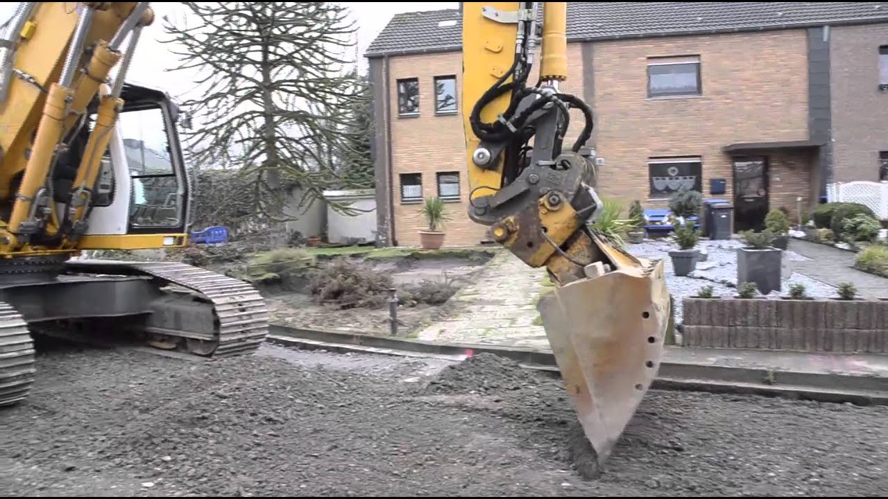 Liebherr R 924 B bei Planierarbeiten