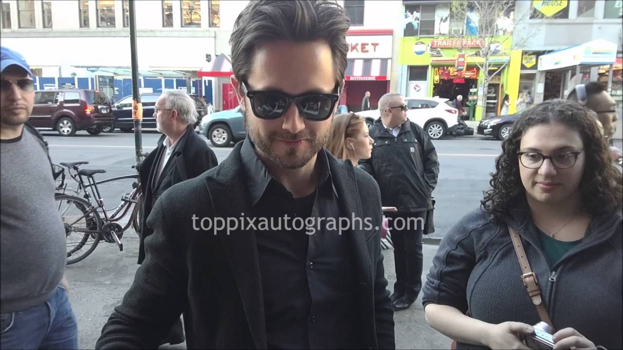 Justin Chatwin - SIGNING AUTOGRAPHS while promoting in NYC