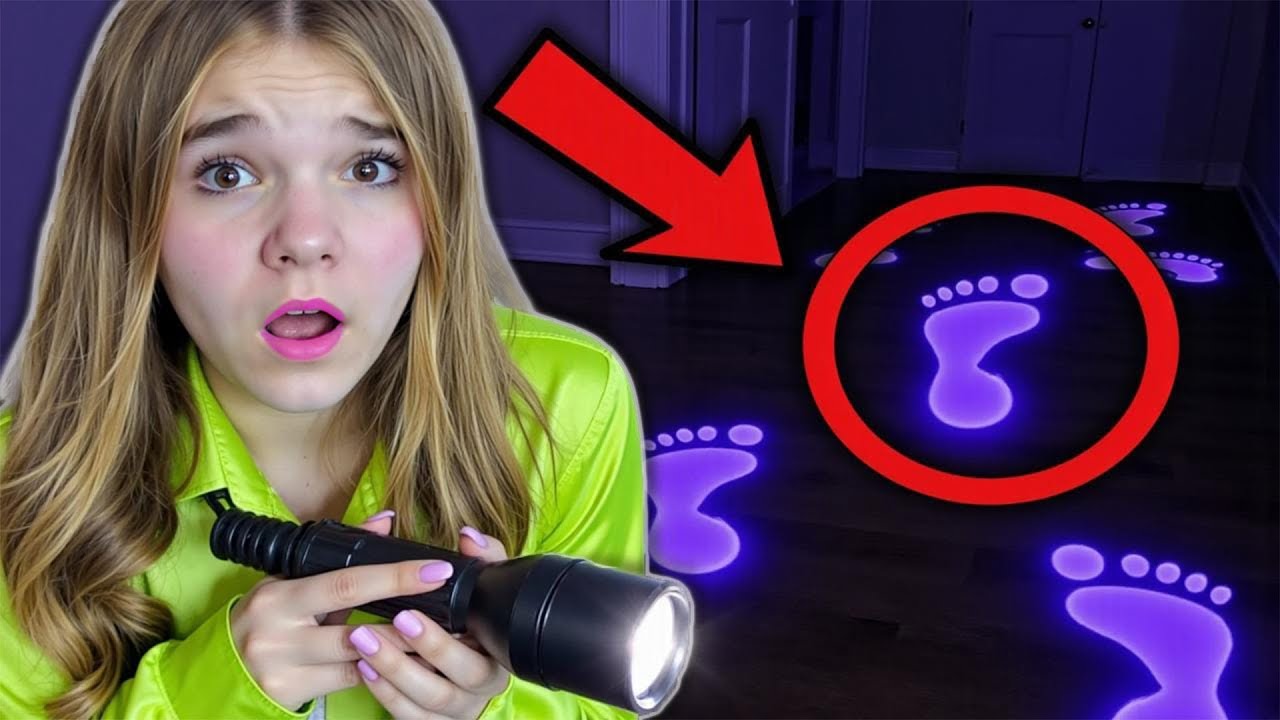 Что-то призрачное бродит по нашему дому! *Страшно*
