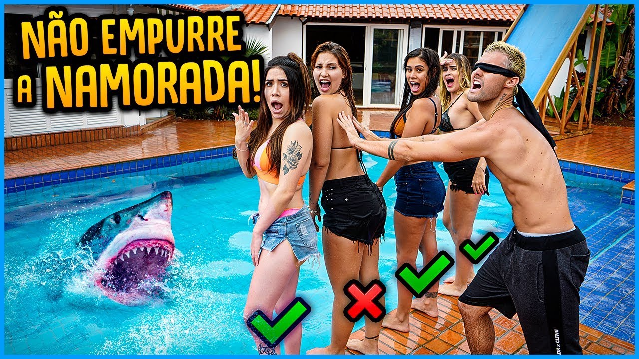 NÃO EMPURRE A NAMORADA ERRADA NA PISCINA!! ( NOVO MINI GAME )  [ REZENDE EVIL ]