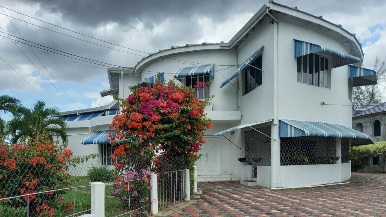 PRICE REDUCED 3 Bedroom 4 Bathroom House for sale on Glenmuir Road, May Pen, Clarendon, Jamaica