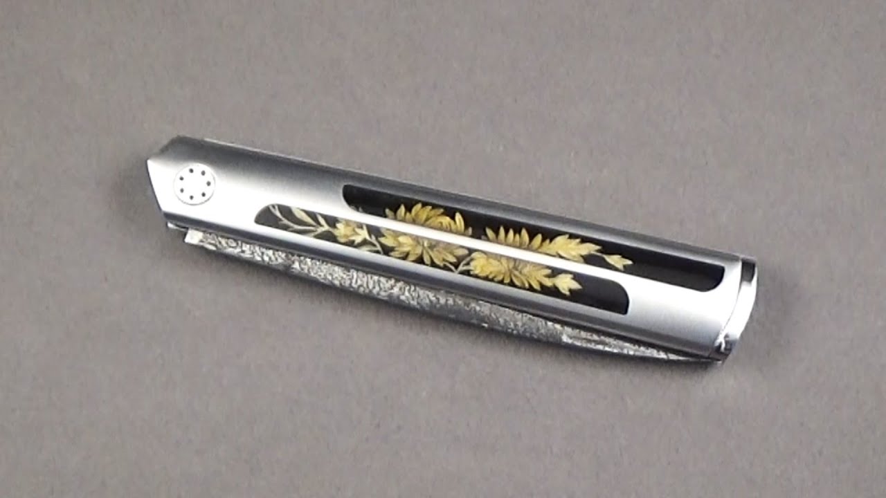 A Knife With Insane Damascus & Engraving !