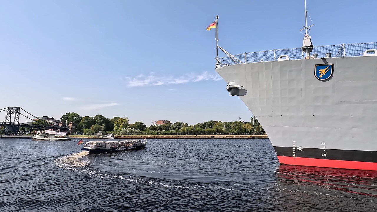 Wilhelmshaven  Kaiser-Wilhelm-Br&uuml;cke   S&uuml;dstrand und Meer