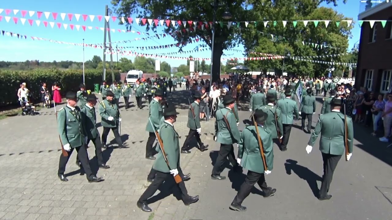 Sch&uuml;tzenfest in St&uuml;rzelberg.  Der Aufmarsch der Hubertuskompanie am 07. August 2022.