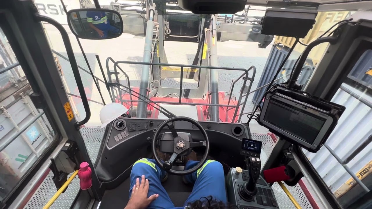 Empilhadeira de grande porte Kalmar Dcu80 básica explicação de operação.
