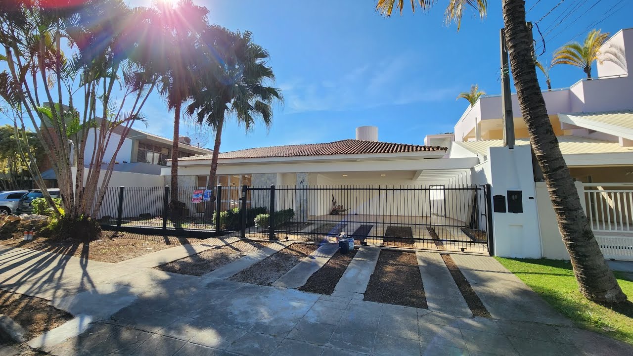 Casa em condom&iacute;nio reformada no Jard. Apolo com 540 m&sup2; de terreno e 339 de &aacute;rea constru&iacute;da .Loca&ccedil;&atilde;o