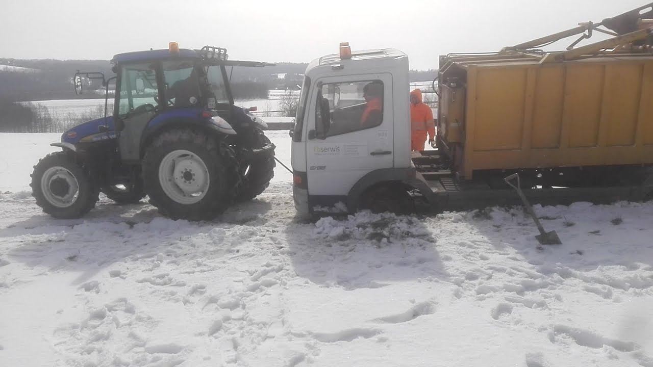 Zima okiem rolnika || zima na wsi na wesoło || wyciąganie śmieciarki || wywóz obornika c335 td 5030