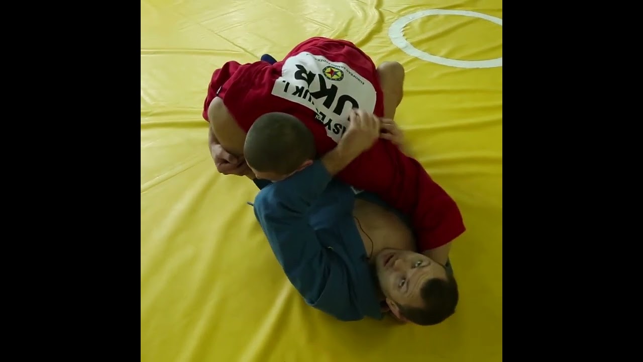Omoplata - shoulder lock with legs in sambo. Sila partera. Sambo academy 
