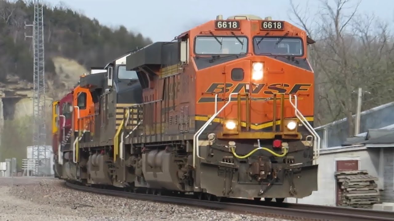 Railfanning Fast Afternoon Freight Trains in Pacific, MO ft Union Pacific and BNSF!