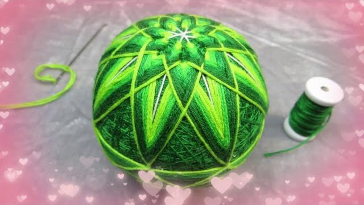 TEMARI CHRYSANTHEME, division C8, broderie d'une fleur verte de A à Z