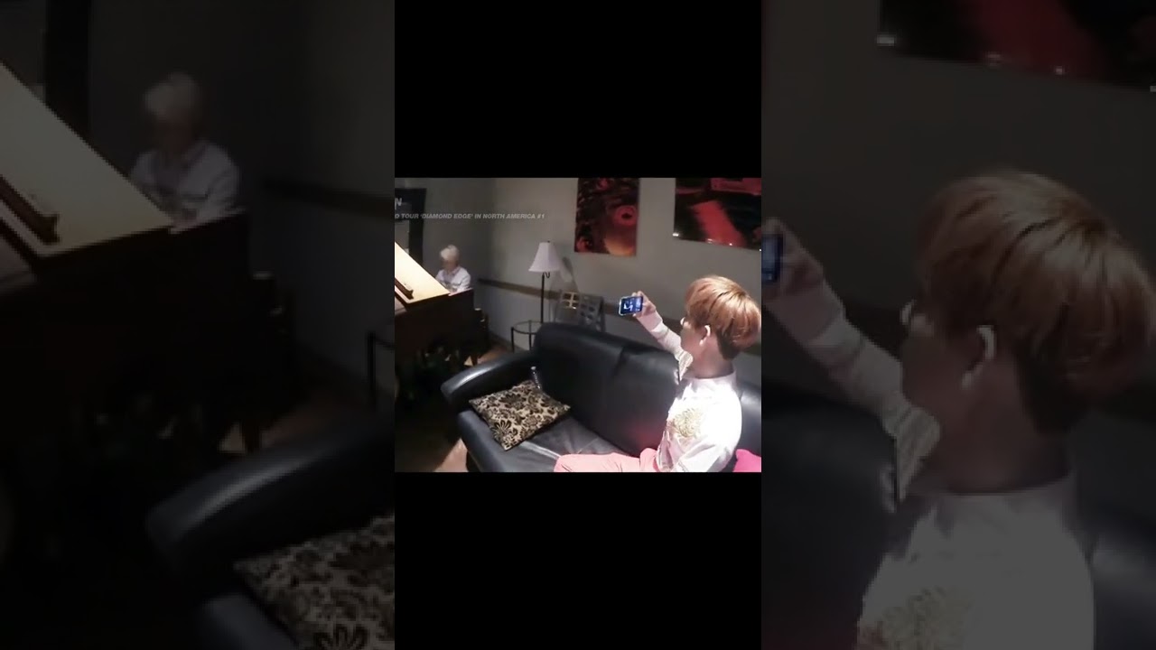 Moon Junhwi play piano
