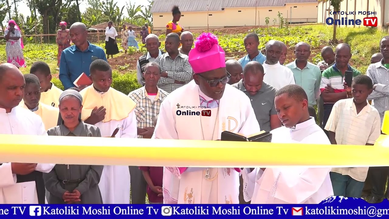 TAZAMA ASKOFU LUDOVICK MINDE ABARIKI NYUMBA YA WAFANYA KAZI PAROKIA YA MT. AGNES- MWEKA