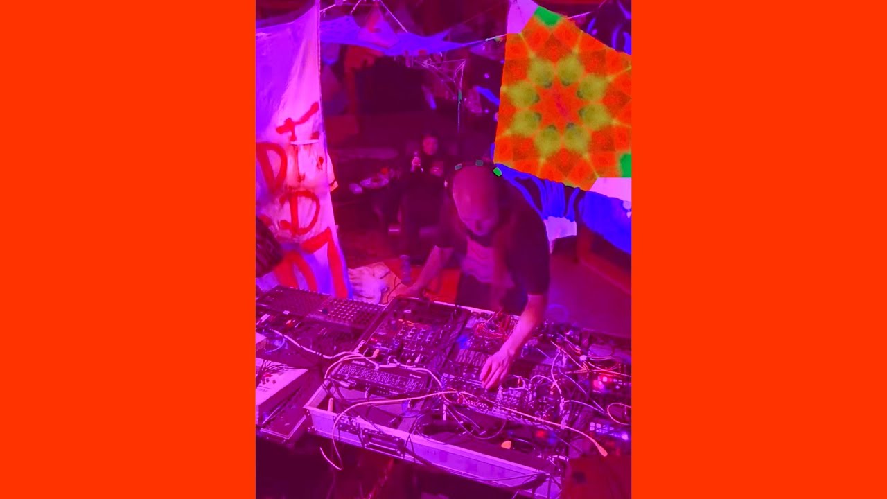 DJ HUNDEFRIEDHOF - GOA im Wintergarten