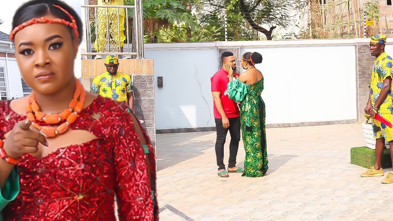 BIEN QU'ELLE EST L'ARROGANTE FLLE DU ROI,ELLE EST TOMBÉE FOLLEMENT EPRIS D'UN PAUVRE GARDE DU PALAIS