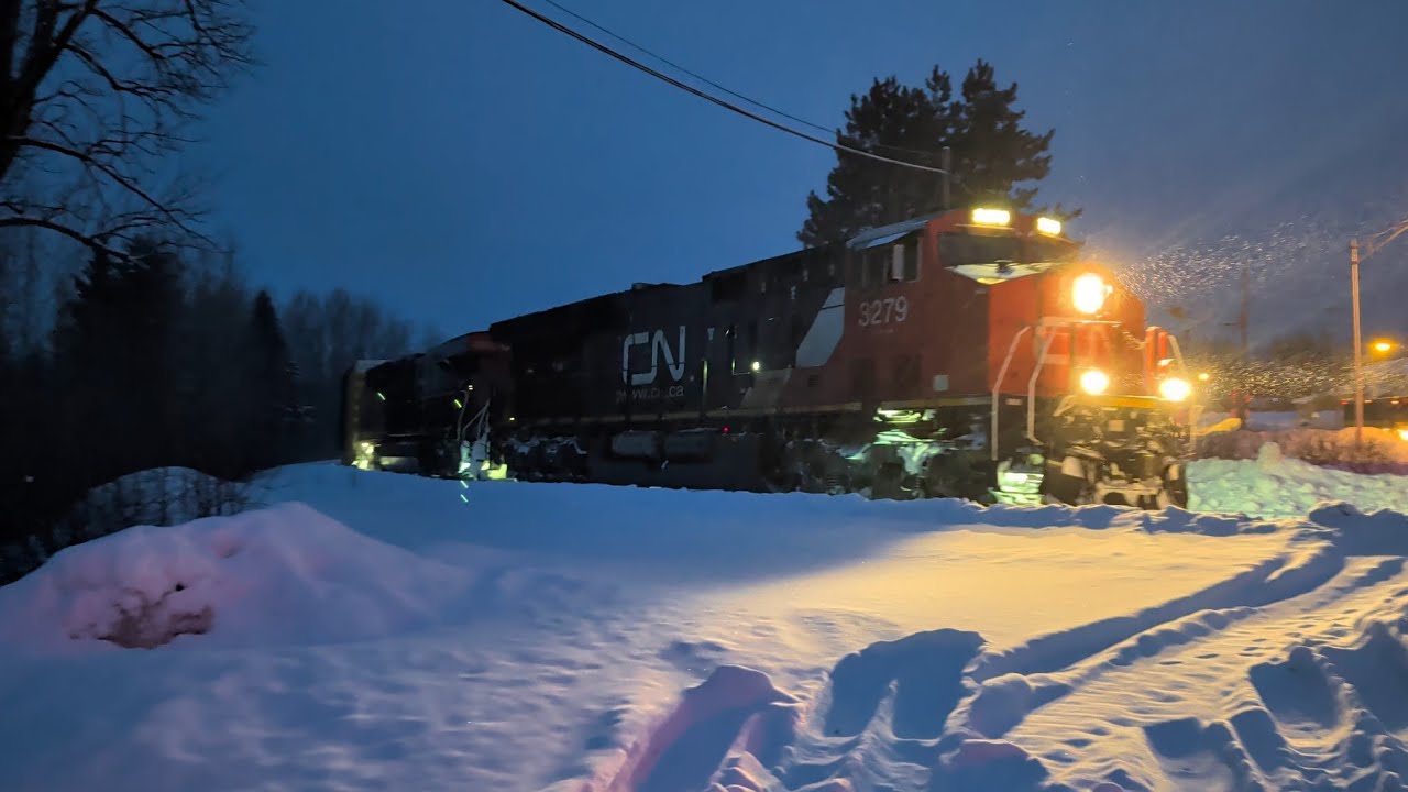 CN 469 South Pulling Hard - CN 3279 2826 & Double DPUs 3232 2822