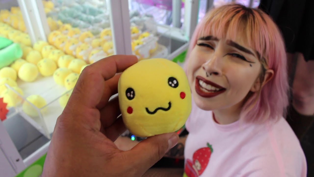 World's SMALLEST Claw Machines At NeoFuns Arcade !