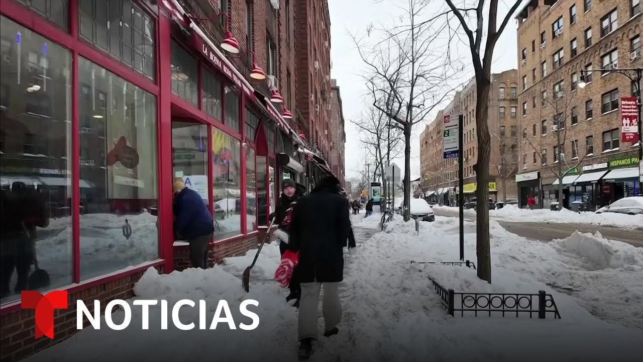Ya son más de 100 los fallecidos por la tormenta invernal de los últimos días | Noticias Telemundo
