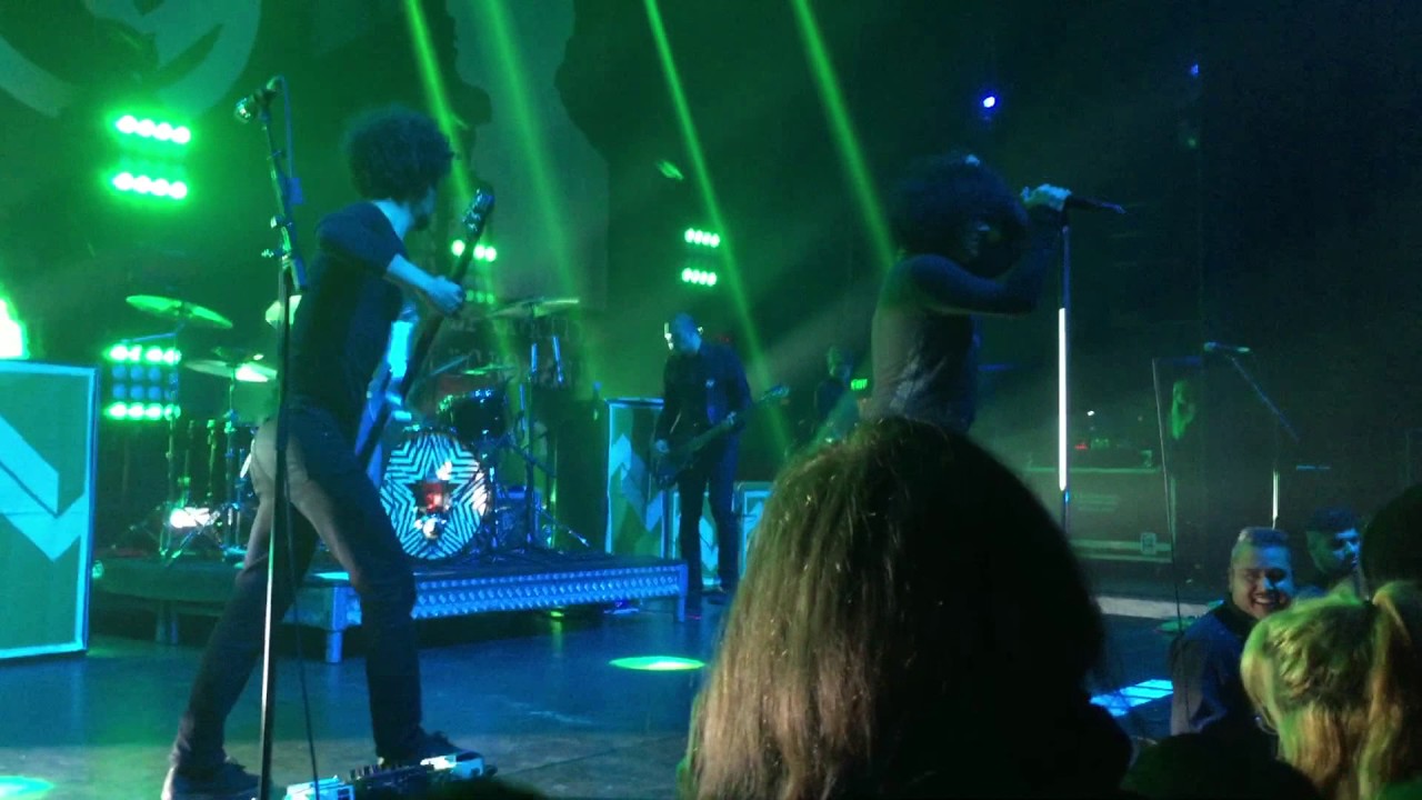 At The Drive In - Omar absolutely shreds Enfilade!
