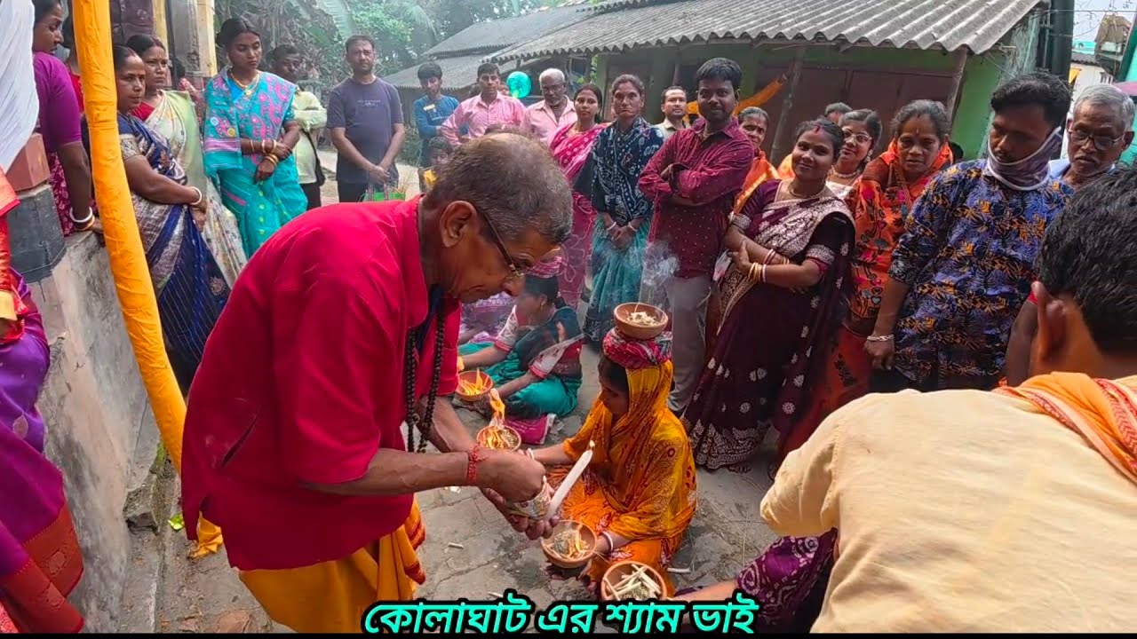 তালপাতা দিয়ে ঘিরে এই জাগ্রত কালী মায়ের পুজো শুরু হয়েছিল মাগুরিয়া গ্রামে কেমন লাগছে ভিডিওটা