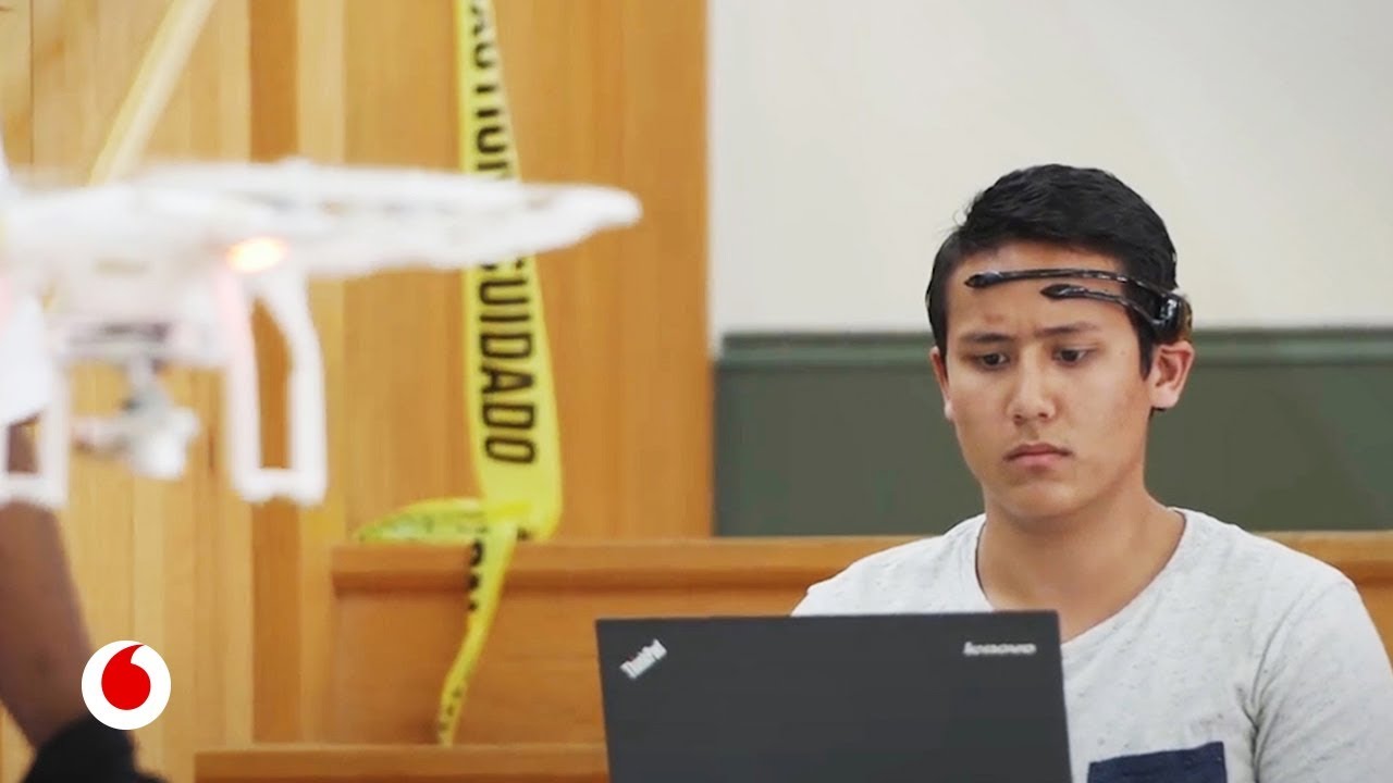 La primera carrera de drones pilotados con la mente