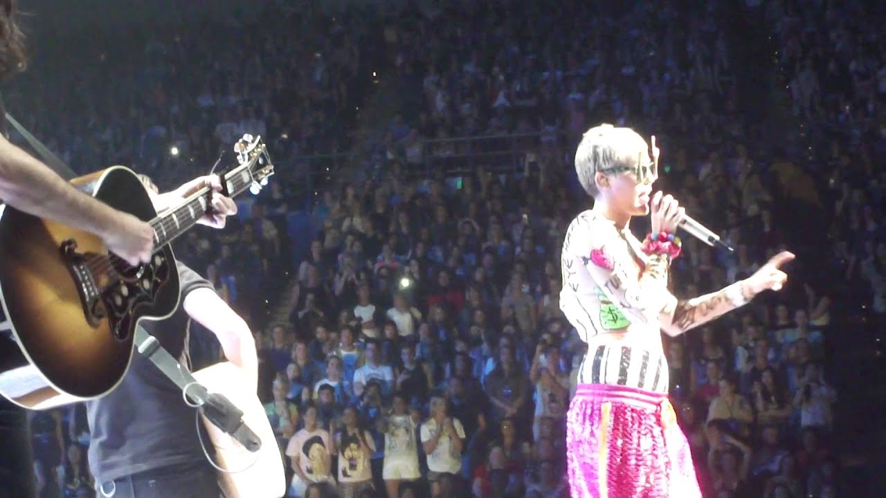 Jolene (LIVE MELBOURNE) - Miley Cyrus