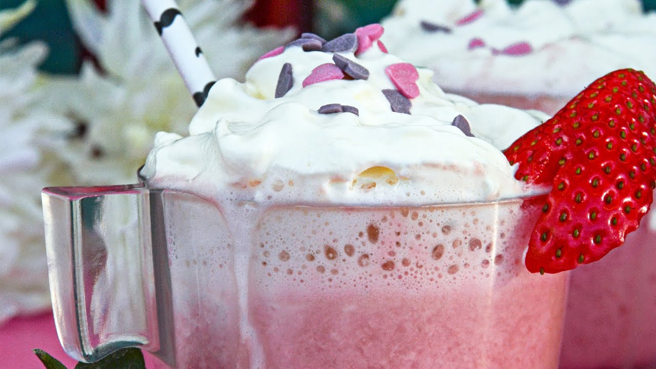 How To Make Strawberry Hot Chocolate | DIY Holiday Strawberry Hot Chocolate | White Chocolate Drinks