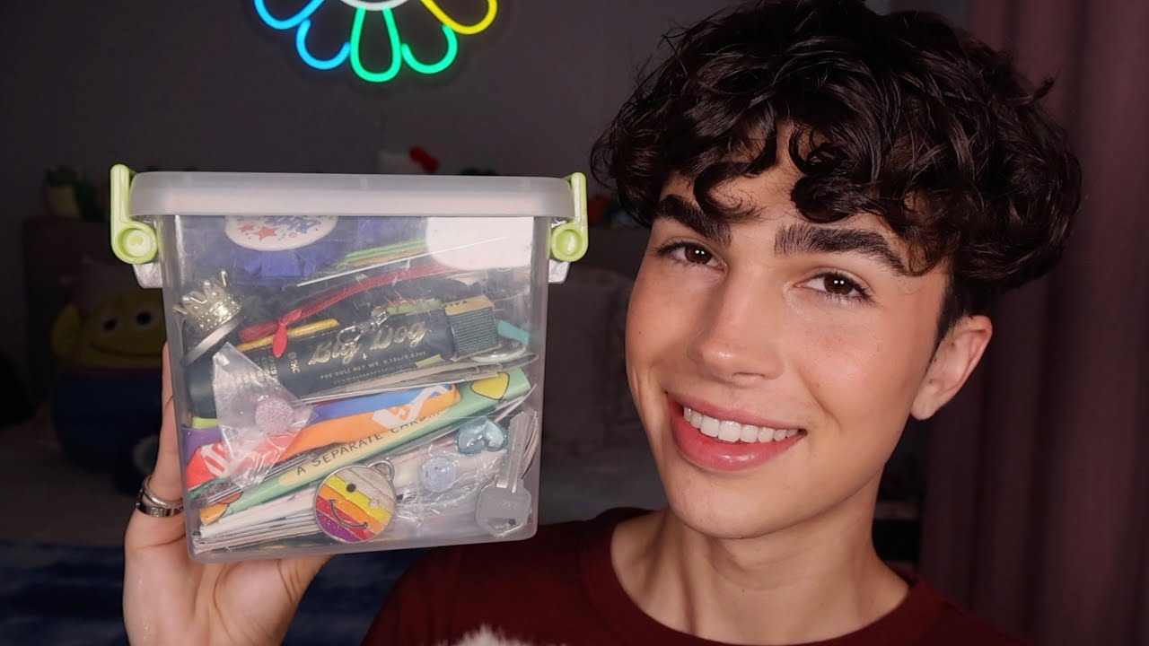 ASMR- What's Inside My Childhood Memory Box 📦✨