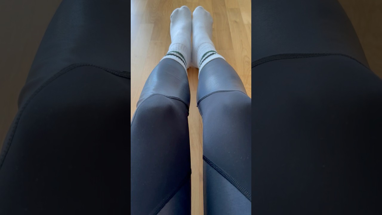 Dirty white socks Girl with Nike Nylon Leggings