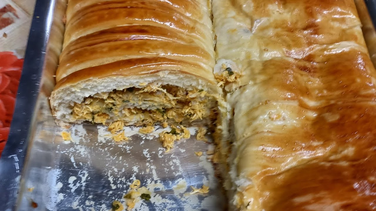 Pão  caseiro  recheado  com frango e catupiry.