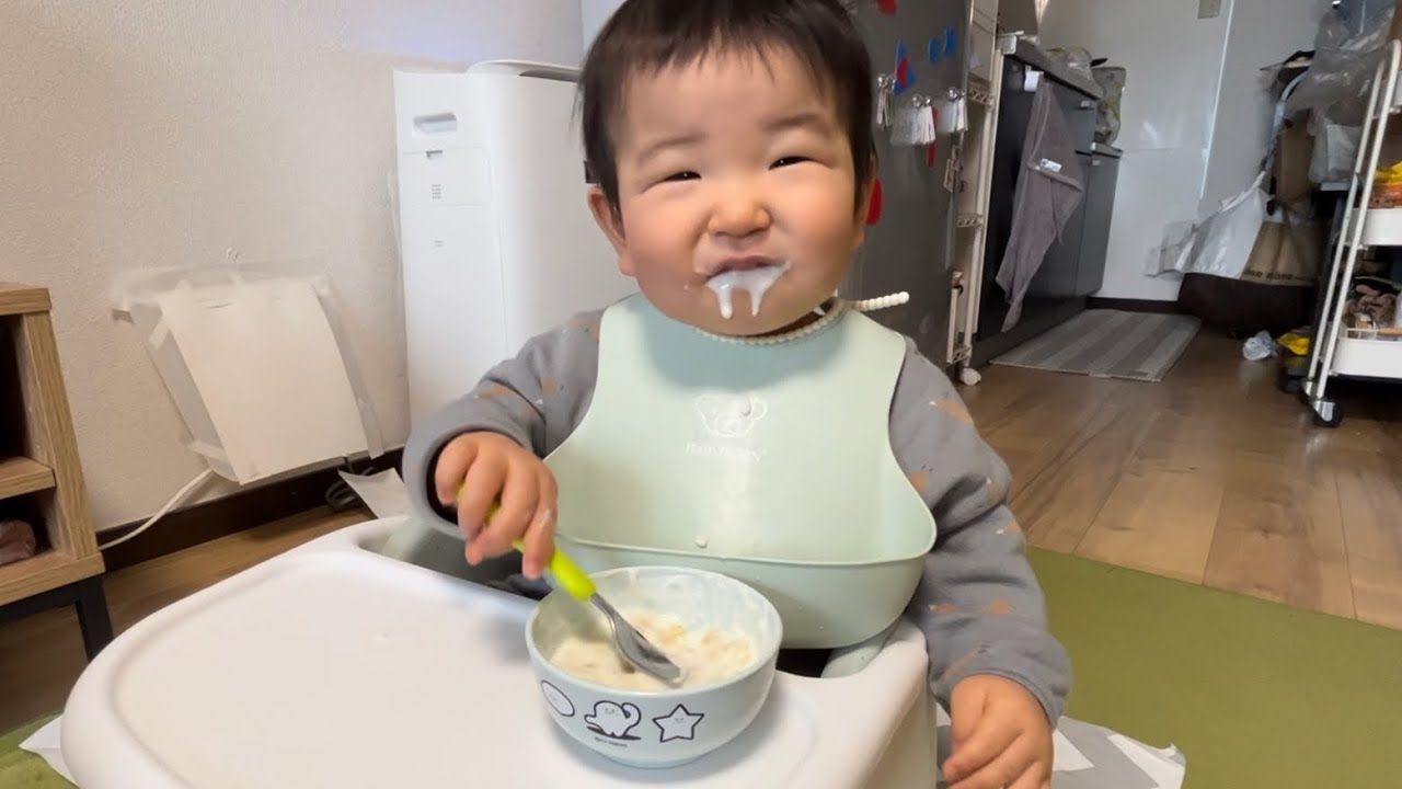 【1歳4カ月】順調！スプーンの練習 [1 year and 4 months] Steady. Spoon practice