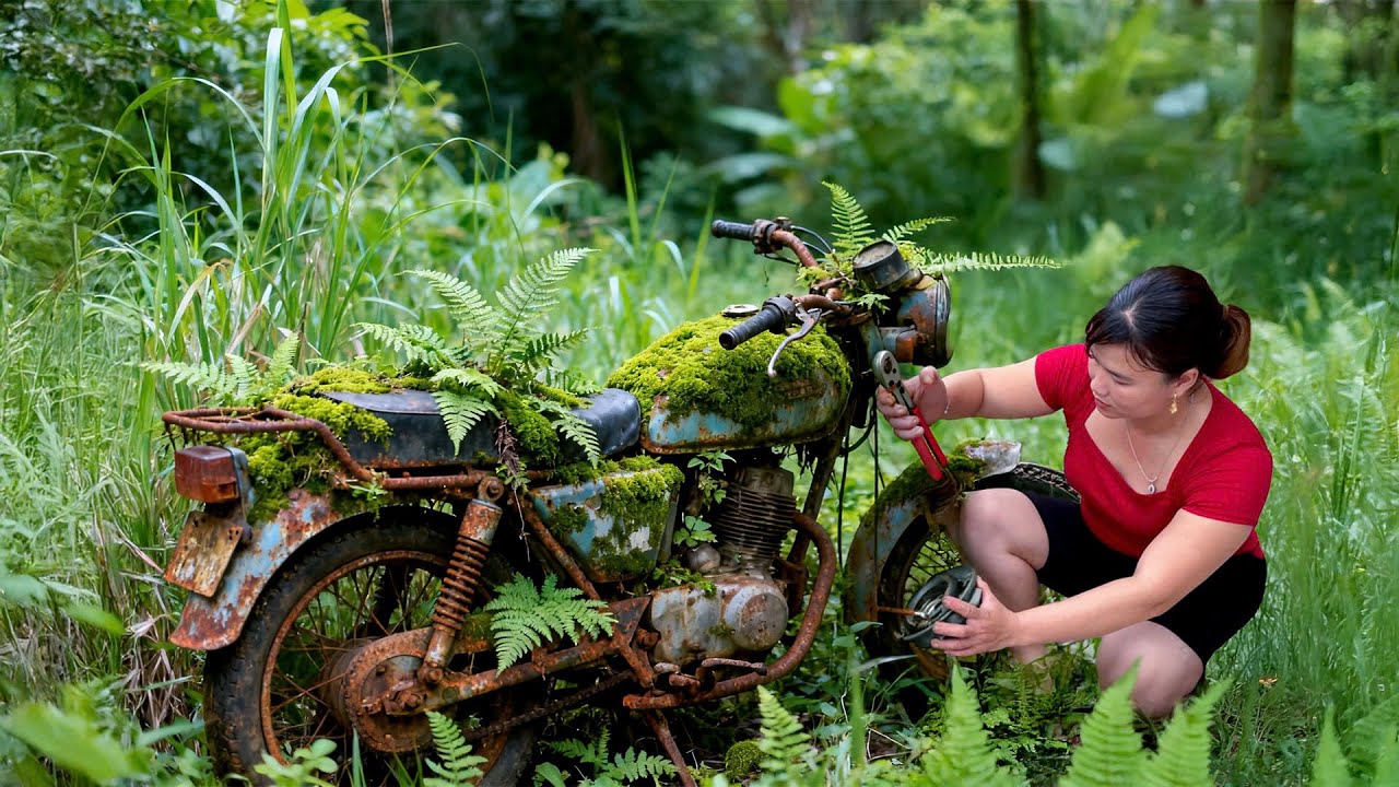 Complete Restoration of an Abandoned 1980 SUZUKI Motorcycle - Girl Revives Legendary Engines