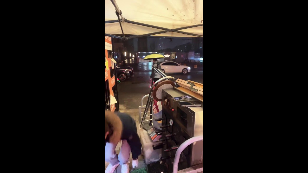 翻了个翻，来摆摊