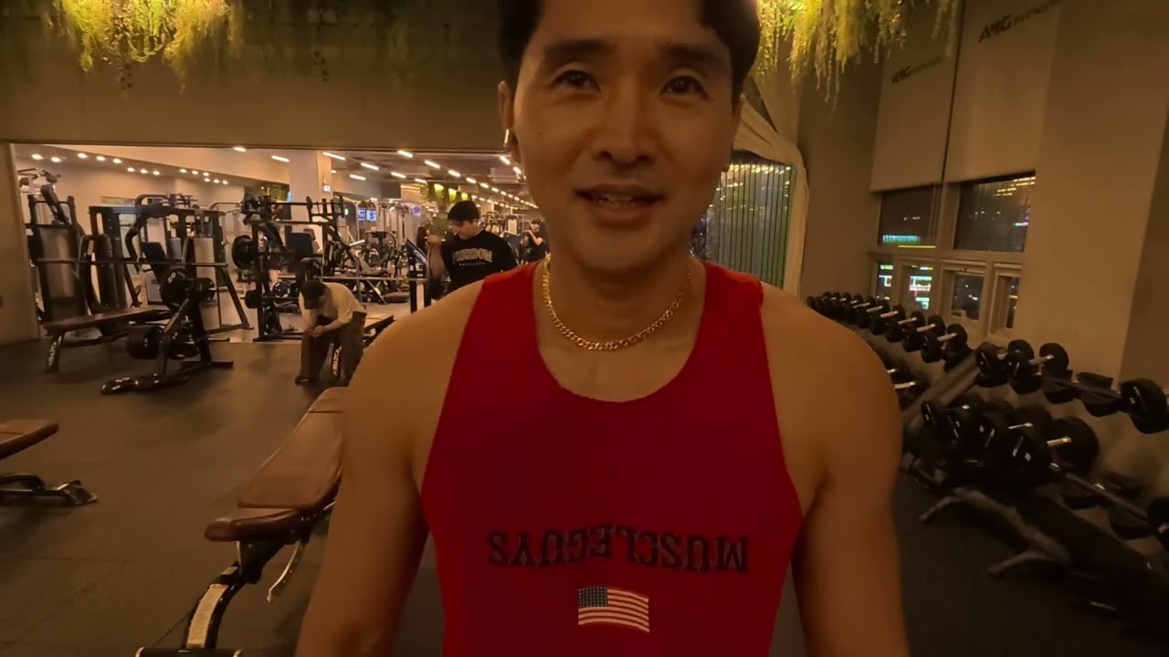 푸꾸옥 촌놈, 한국 헬스장 갔다가 참교육 당함...😱 (어깨 운동/58kg→70kg)