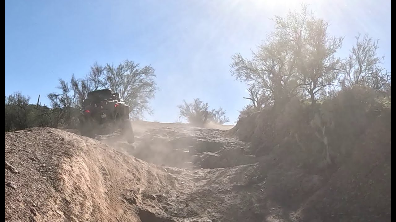 Внедорожные приключения на мотовездеходах/мотоциклах в пустыне Сонора, недалеко от Супериора, шта...