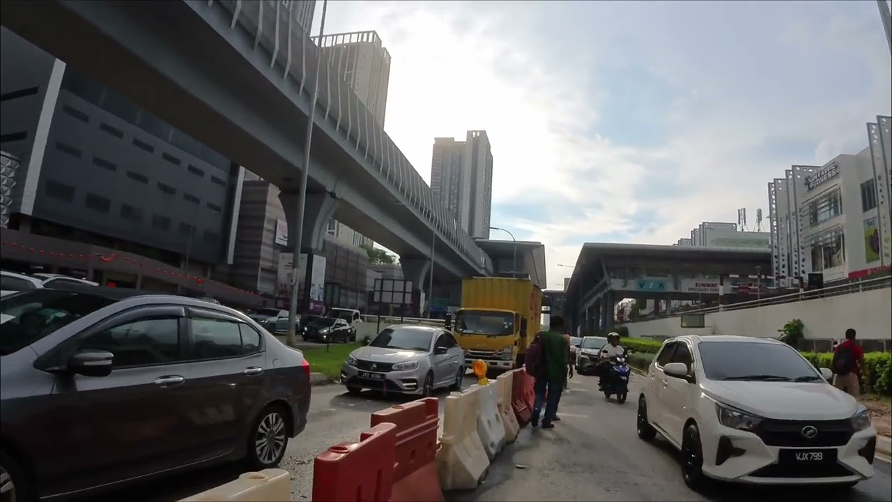 20260226 Berjalan ke MRT Surian dari Palm Spring