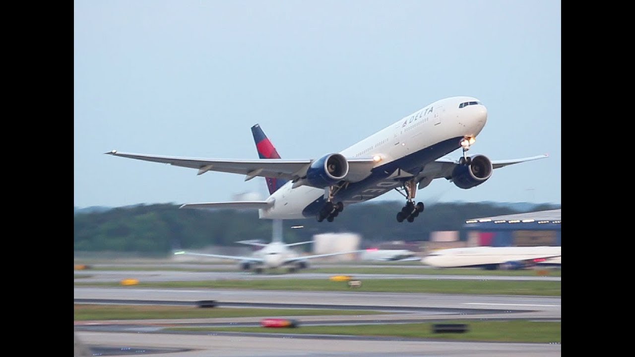 Delta 777-200ER take off, ATL