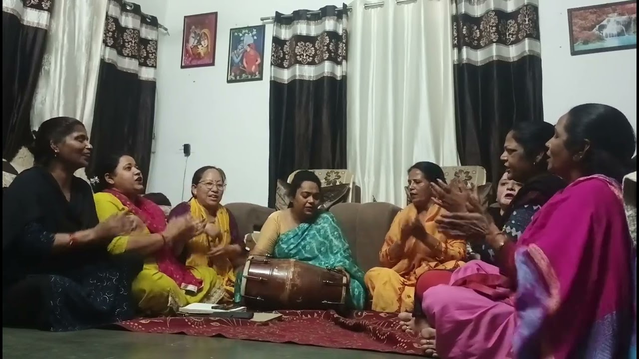 #राधे राधे 🙏 इस भजन को सुनकर आप लोगों को आनंद आ जायेगा 🙏 करके इशारों बुलाया गई रे, कौन 😊 बरसाने की 🫣