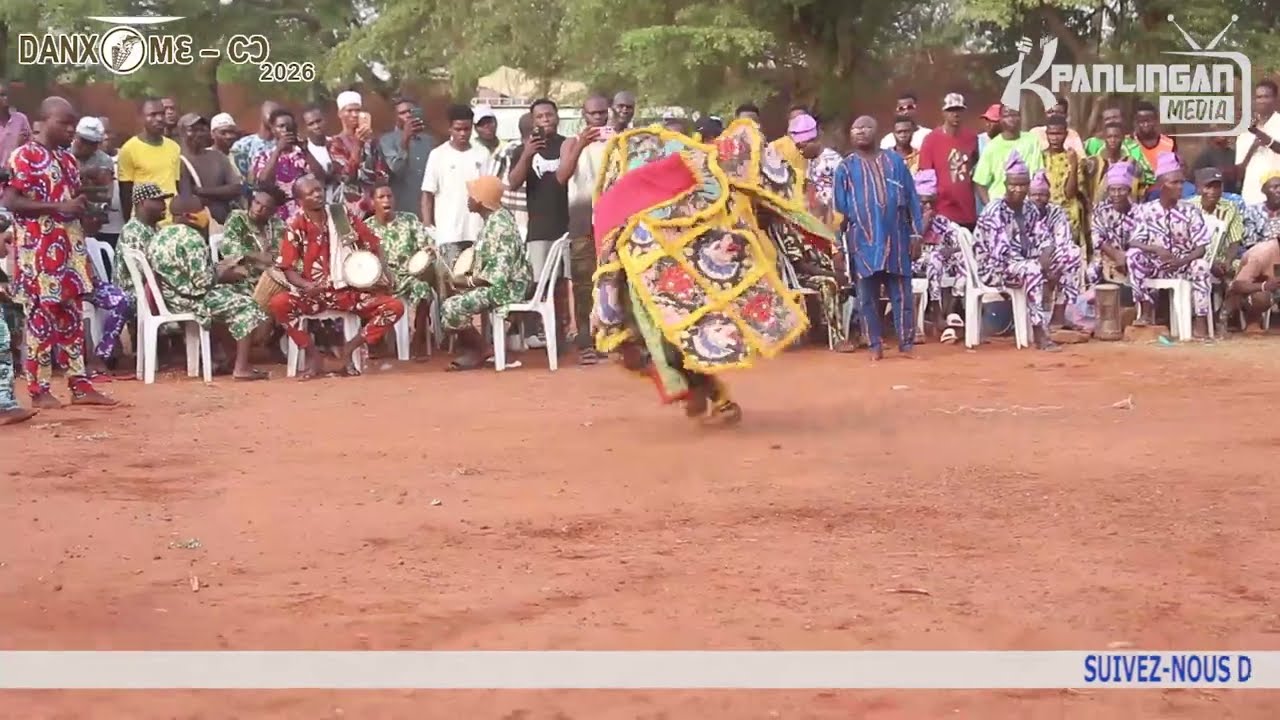 MTAR/Danxomɛ cɔ 2026: un spectacle des Egun-gun s'est invité dans le festival.