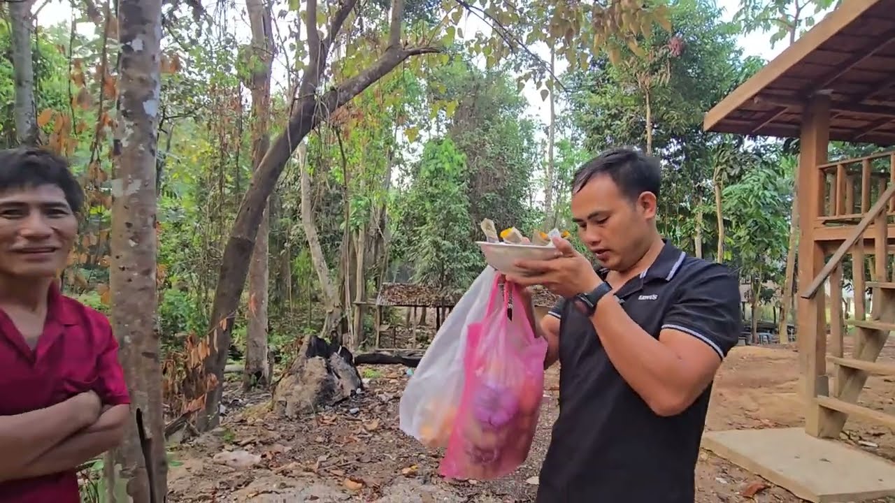 ไม่น่าเชื่อว่าจะได้ครอบครองขวานฝ่าผ่าของเผ่าตองเหลือง ขวานฟ้าผ่า คนป่า ตองเหลึอง ຄົນປ່າ ຕອງເຫຼືອງ bn