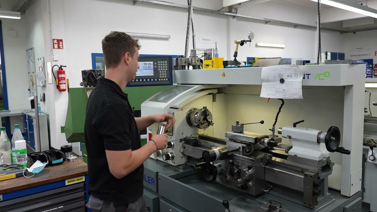 Aufgaben von Feinwerkmechaniker/-innen in der Ausbildung