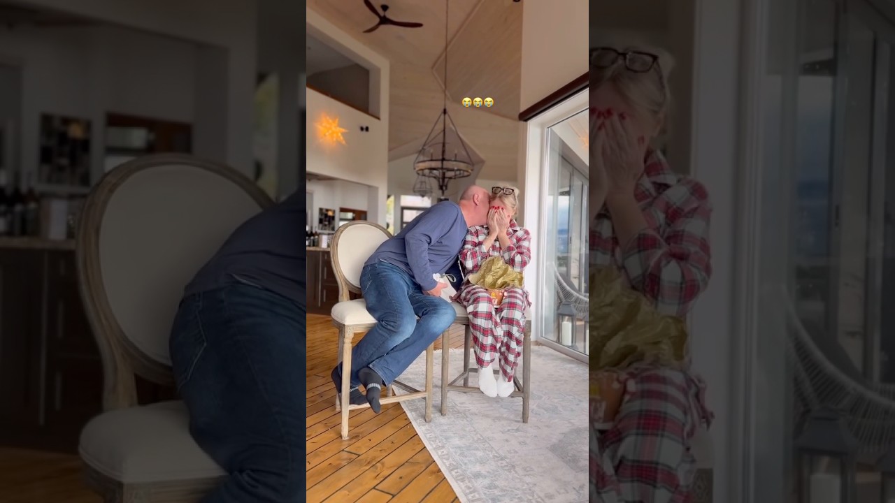 Daughter surprises parents with pregnancy announcement 🥹❤️