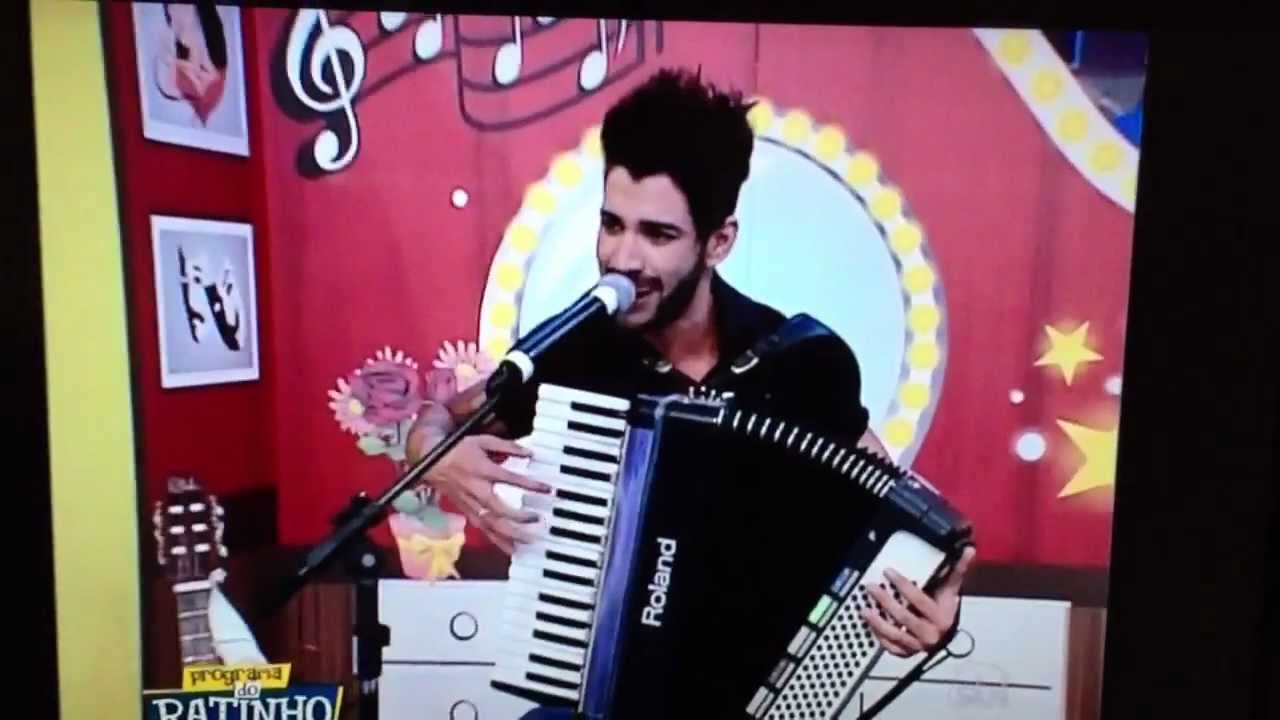 Gusttavo Lima tocando Sanfona (Programa do Ratinho 2013)