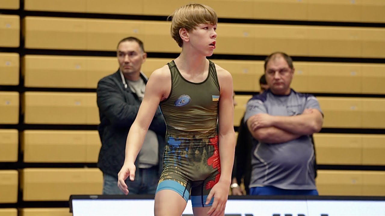U13 Theo Schreiner (GER) vs Antonii Mashyko (UKR) 47kg. Greco-roman boys youth wrestling. B-cam-man